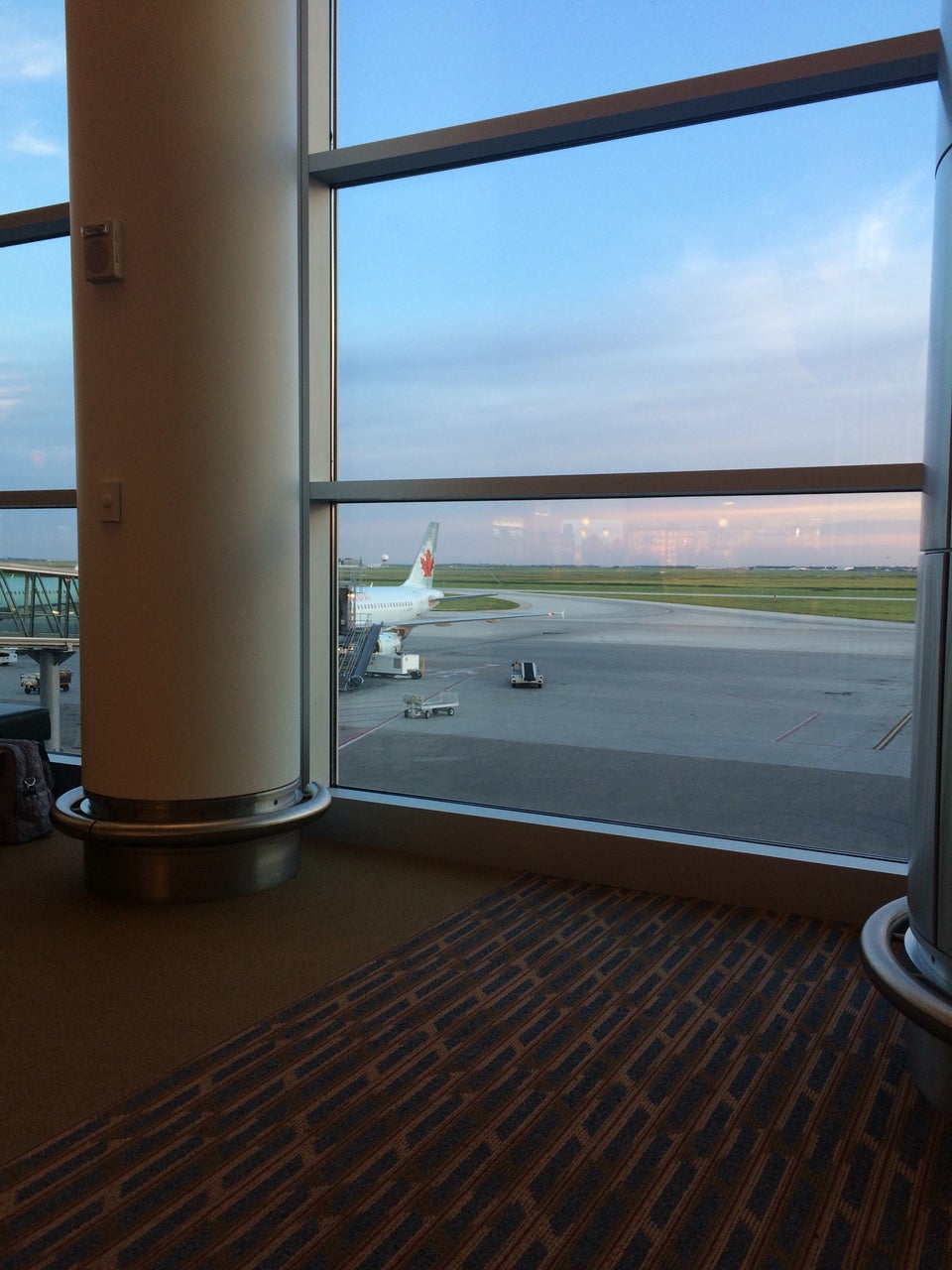 Photo of Winnipeg International Airport (YWG)