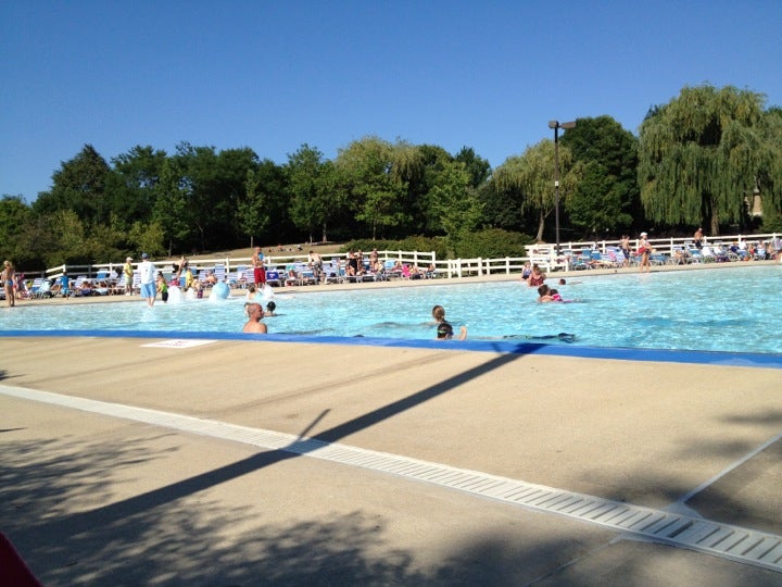 wheaton outdoor pool